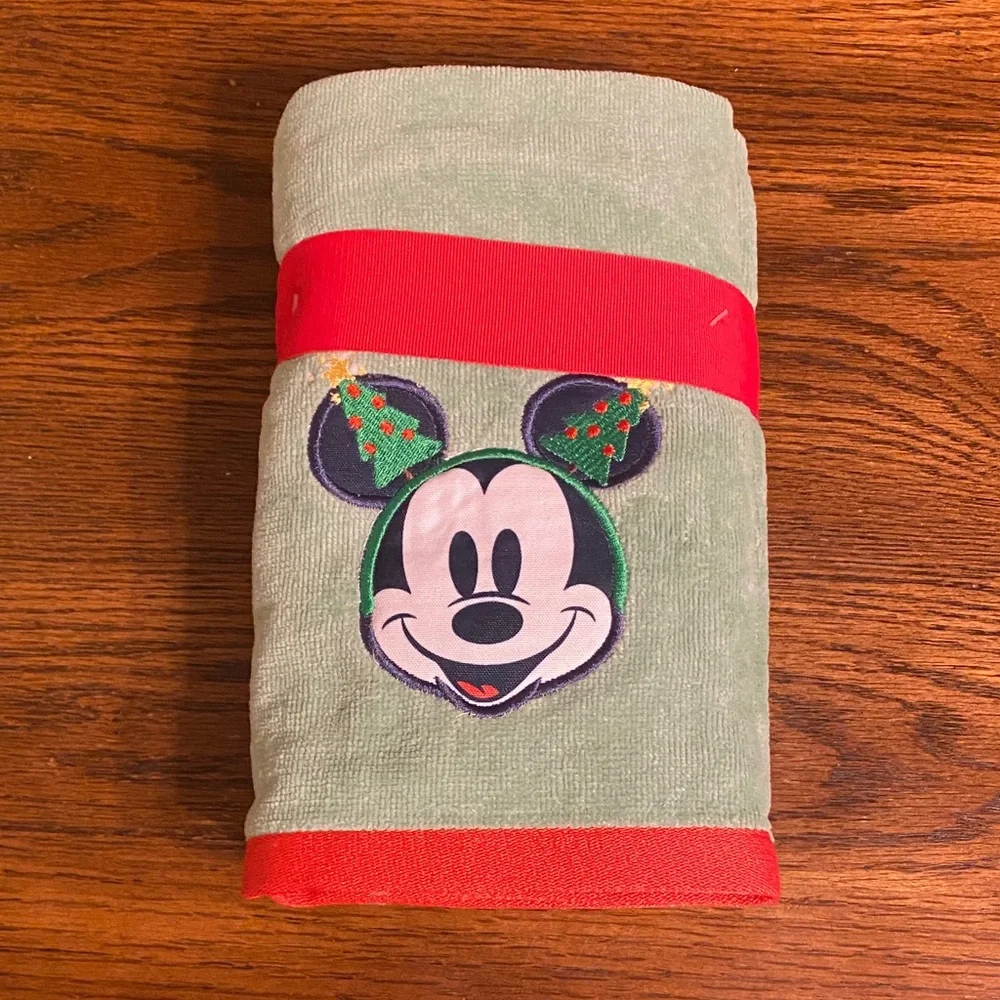 Disney Holiday Mickey Mouse Christmas Hand Towel Set 2 Pack Green Red Cotton NWT